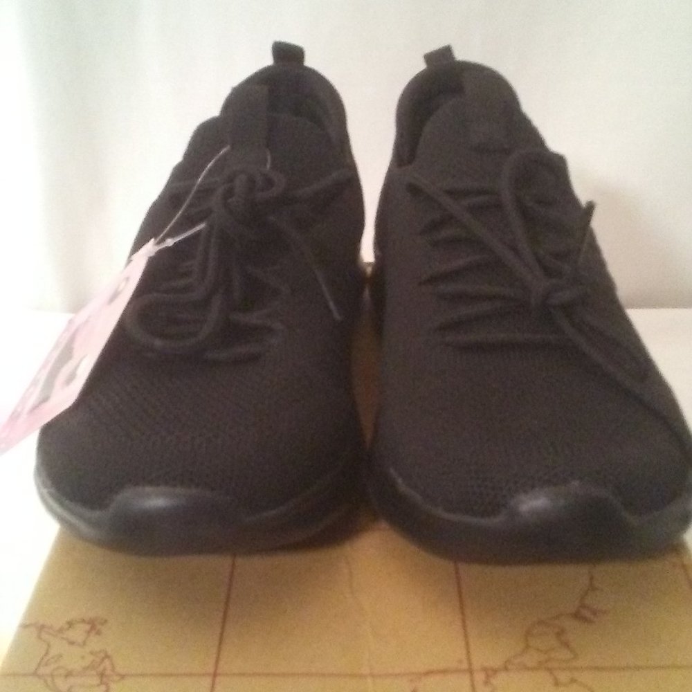 DREAM SEEK Black Logo Mesh Sneaker - Size 7 Women